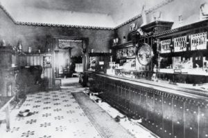 78 203 10 Lewiston Hotels (Raymond Bar)