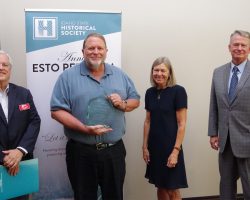 Jerry Eichhorst Boise Accepting the Esto Perpetua Award